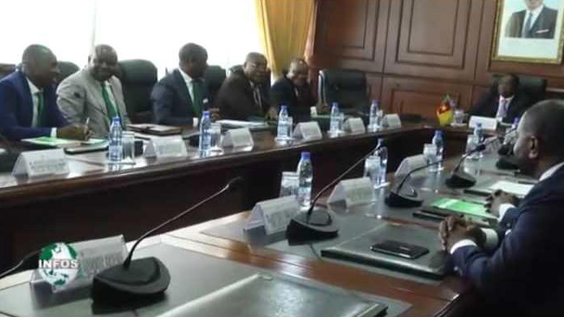 El Ministro de Finanzas de Camerún recibe a una delegación de BANGE