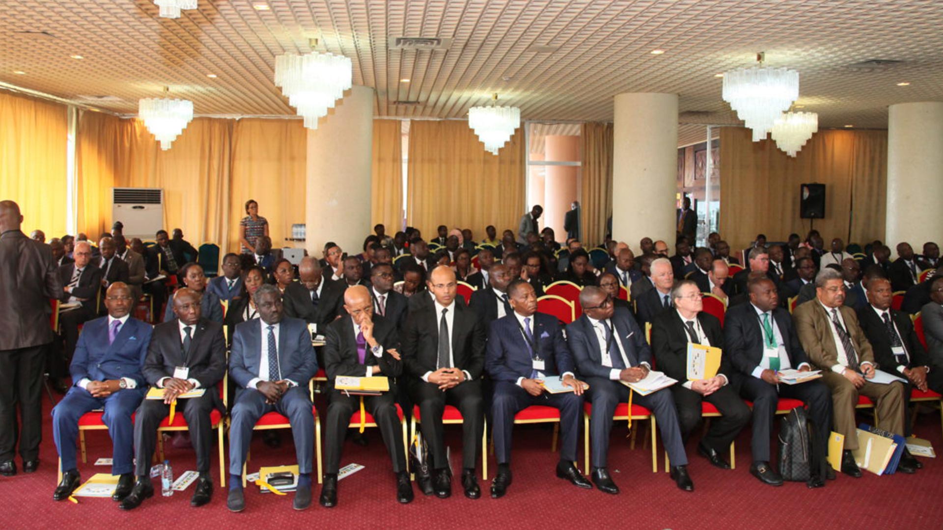 Reunión entre el presidente de la COBAC y los representantes de la entidades financieras de la CEMAC.